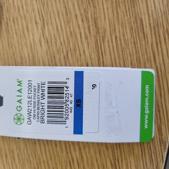 NWT Women XS GAIAM OM-DRI Hi Rise Pocket Capri Berkley Print Exercise Yoga Pants - Picture 7 of 10